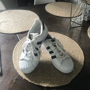 Adidas superstars